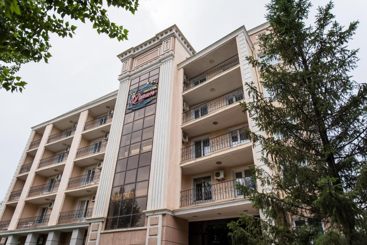 Rakhat Hotel Uralsk Eksteriør billede