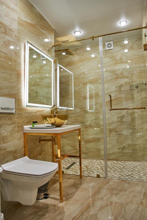 Rakhat Hotel Uralsk Eksteriør billede